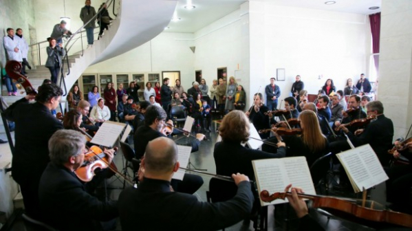 Orquestra leva música aos hospitais de Curitiba - Bem Parana