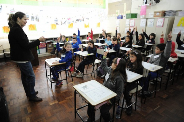 Com fim da greve, aulas são retomadas nas escolas de Curitiba - Bem Parana