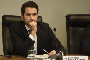 Após lançar pré-candidato ao governo, PSDB do Paraná sofre ‘debandada’