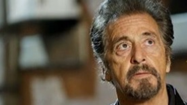 Al Pacino assume namoro com atriz que tem metade da sua idade - Bem Paraná
