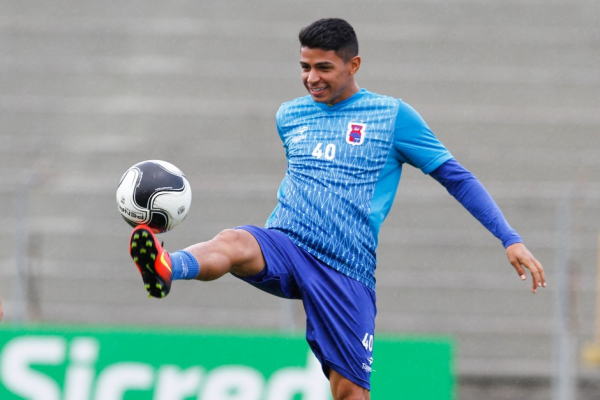 Renatinho em treino do Paraná Clube