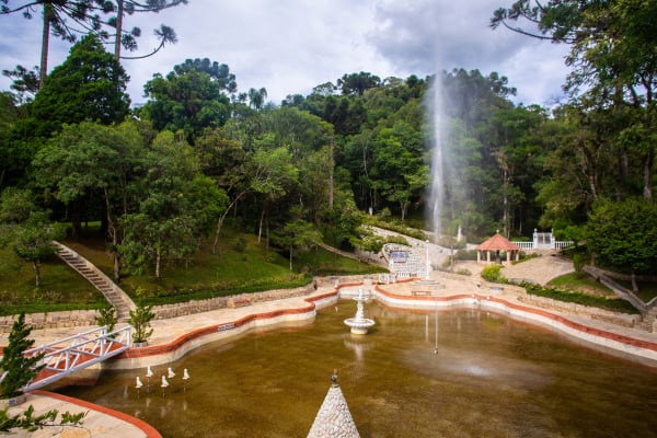 Day use em Curitiba: onde e quanto custa passar o dia na piscina