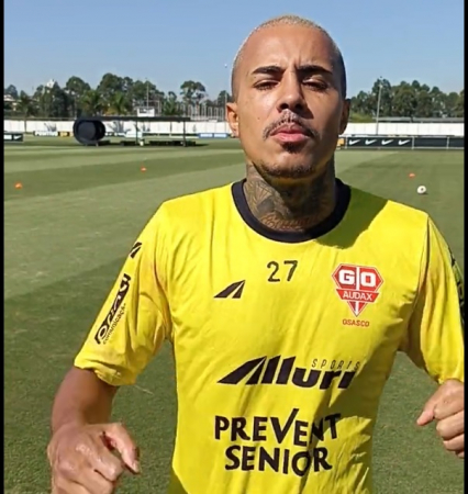 Com carreira na música, MC Livinho realiza sonho de ser jogador de futebol  - GMC Online