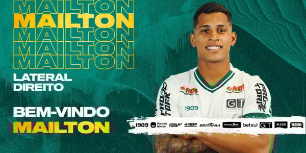 O lateral Mailton na chegada ao Coritiba