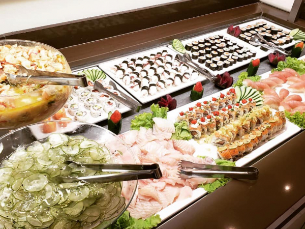 Amais oferece buffet de comida japonesa no almoço e no jantar