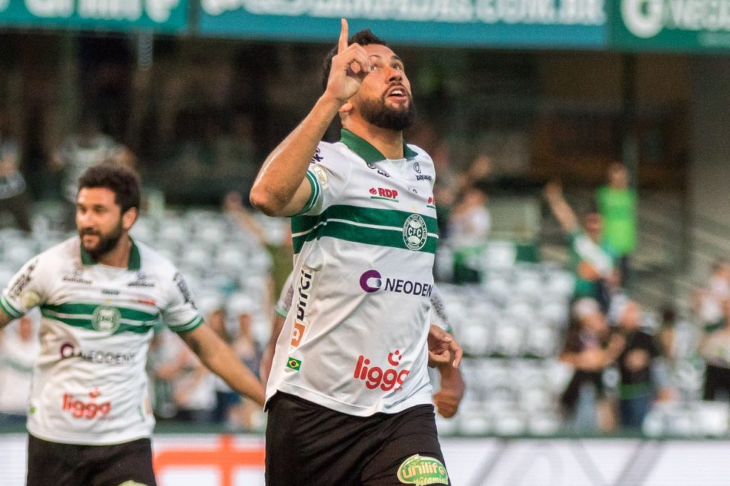 Luciano Castán comemora gol do
Coritiba