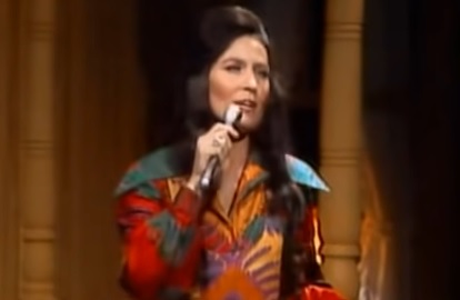 Mundo dá adeus a Loretta Lynn, 90, a voz da mulher na música country -  Cultura - Estado de Minas