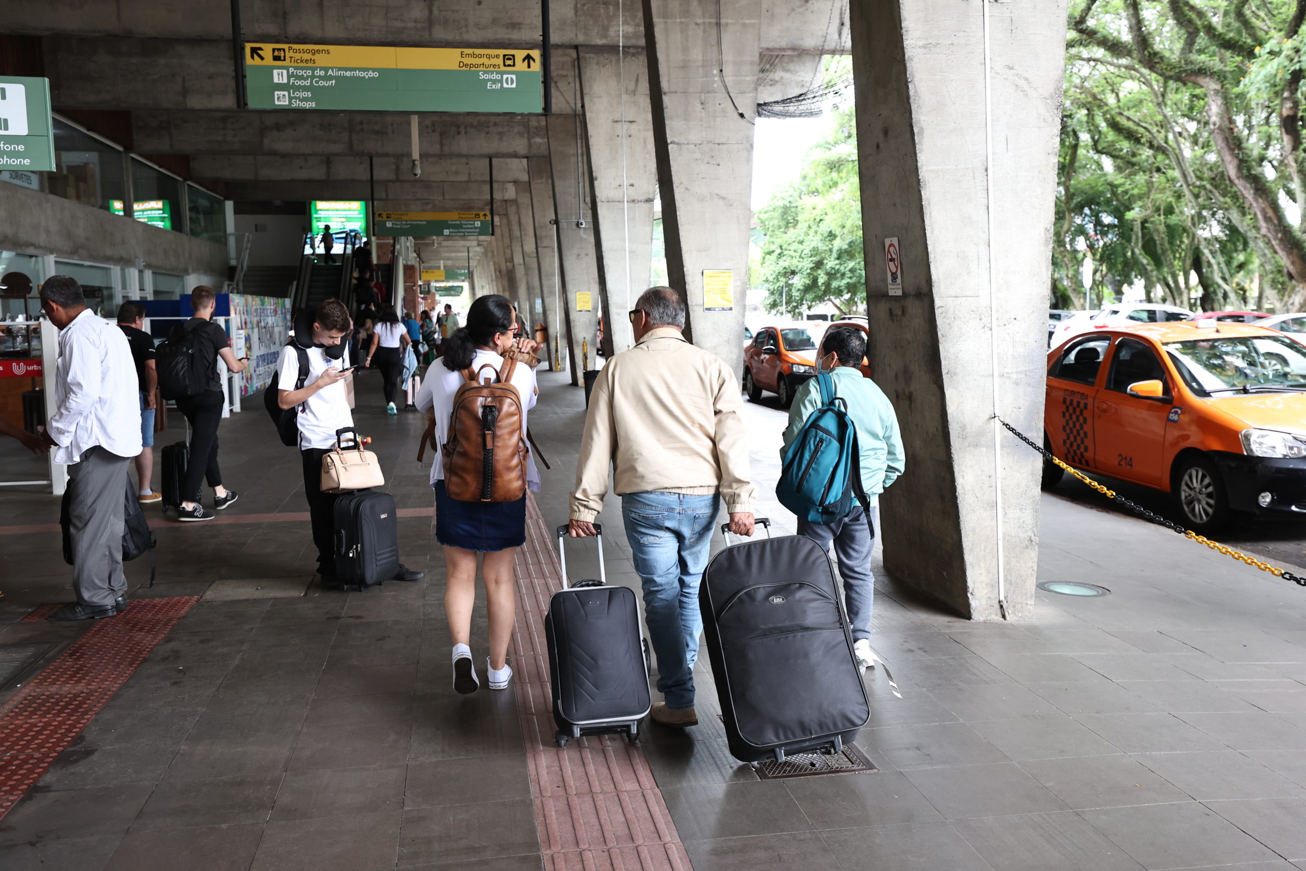 Retomada e inflação fazem procura por viagens de ônibus crescer mais de 50%  em 2022 - Bem Paraná