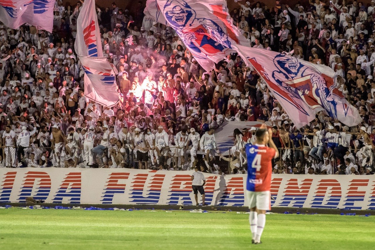 Torcida do Paraná Clube na Vila Capanema