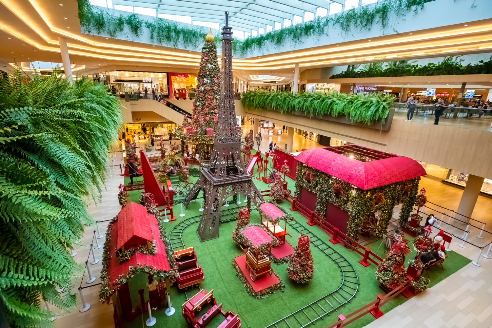 Natal inclusivo: Shopping de Curitiba abre uma hora mais cedo no domingo e  recebe crianças com TEA - Bem Paraná