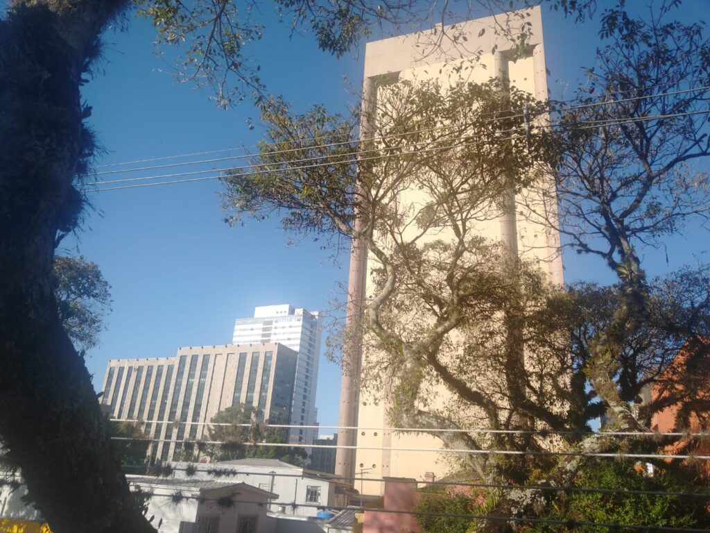 Sábado de sol, mas gelado em Curitiba, com máxima de 13ºC