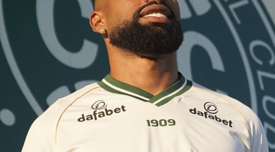 Diogo Oliveira é apresentado pelo Coritiba