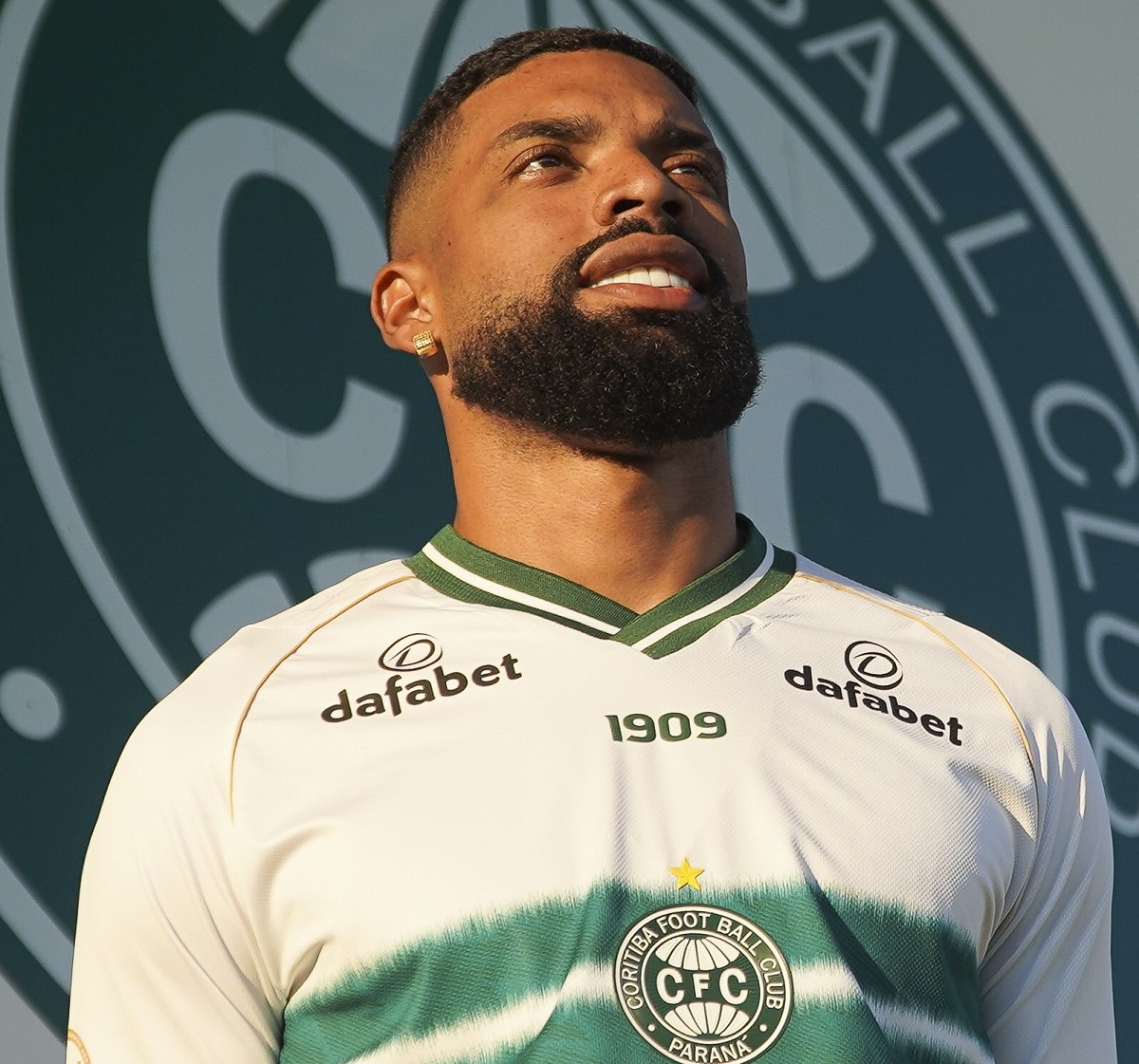 Diogo Oliveira é apresentado pelo Coritiba