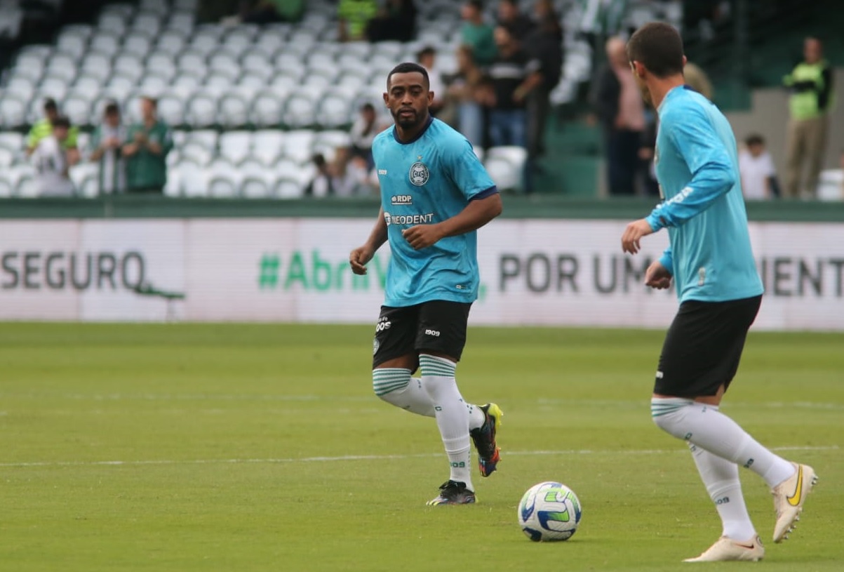 Mais dois jogadores deixam o Coritiba, que soma 19 saídas em 2023. Veja a  lista - Bem Paraná