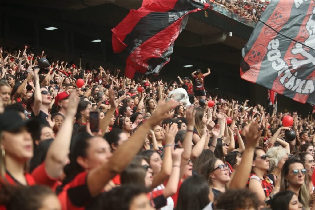 Torcida na Arena da Baixada