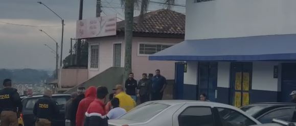 Morte na frente de supermercado em SãoJosé dos Pinhais