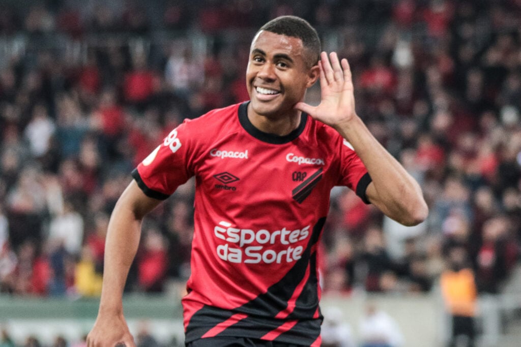 O volante Erick, do Athletico Paranaense