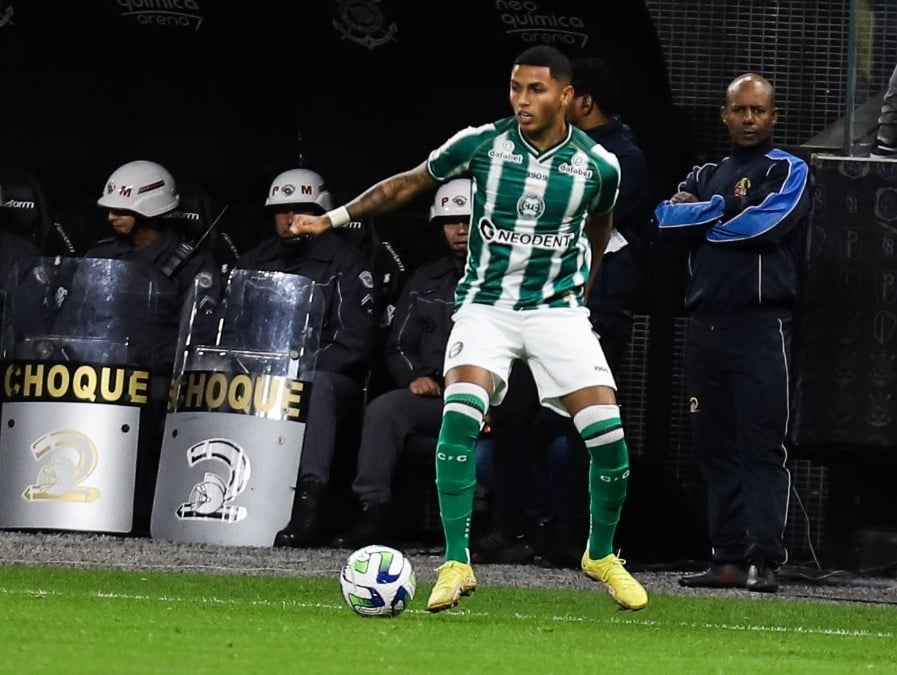 Ruan Assis, do Coritiba, contra o Corinthians