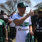 Slimani chega a Curitiba