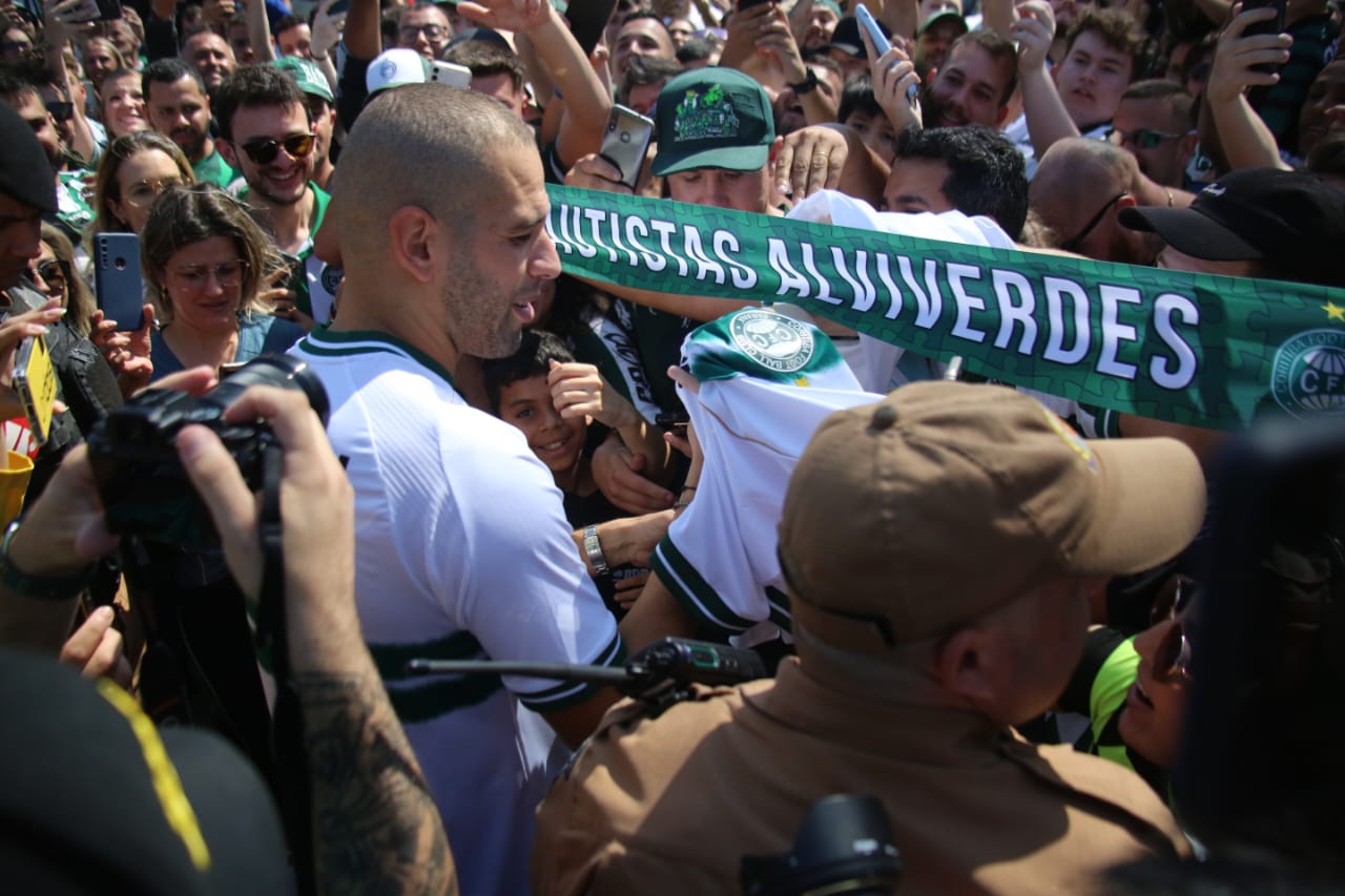 Islam Slimani no Coritiba