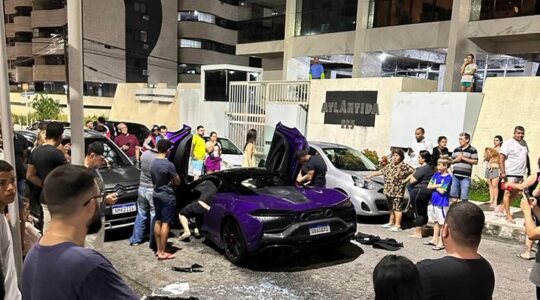 McLaren bate em carro popular