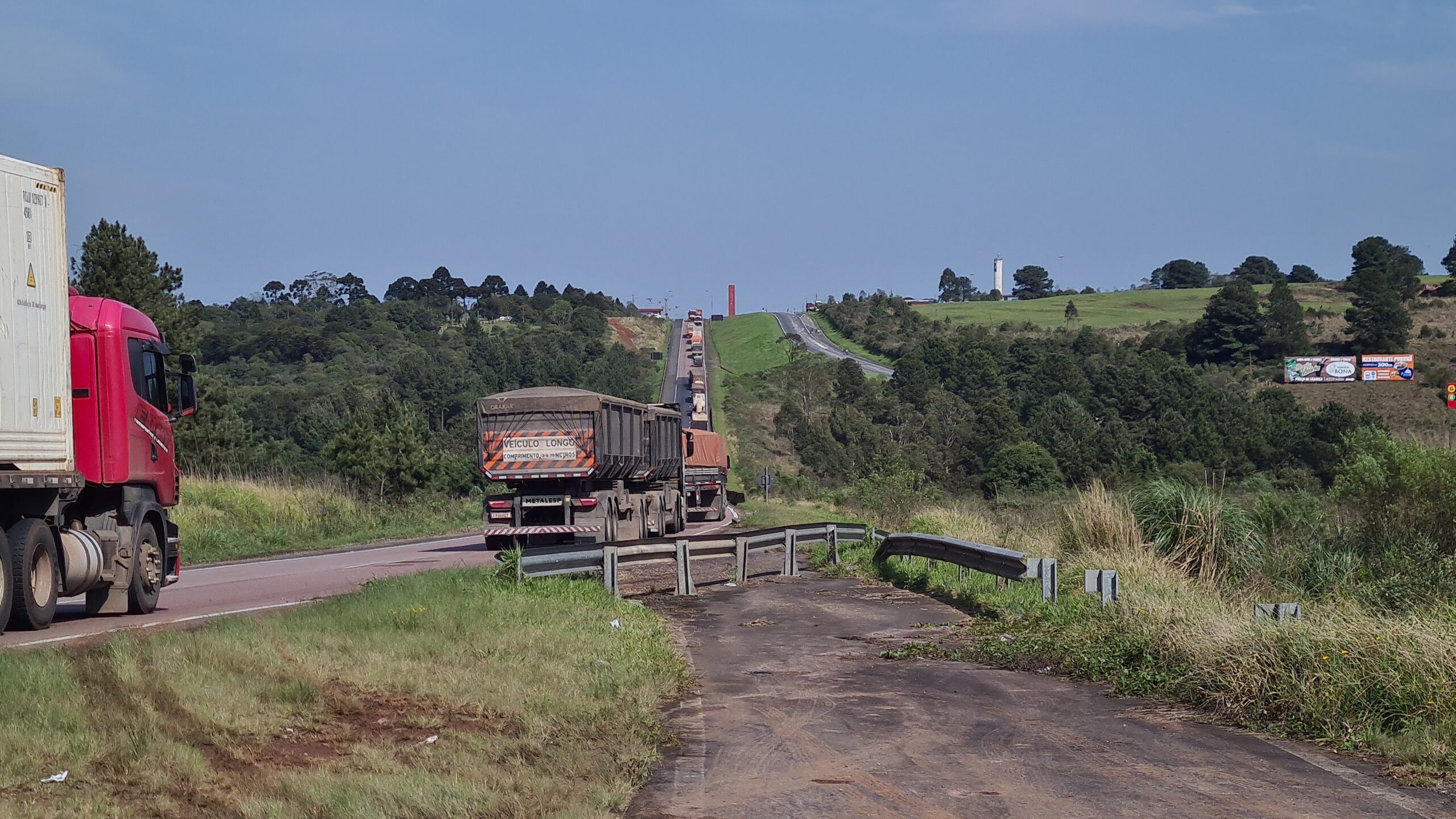 Quase 20 horas após engavetamento monstro, BR-277 na Grande Curitiba  segue bloqueada para remoção dos veículos - Bem Paraná