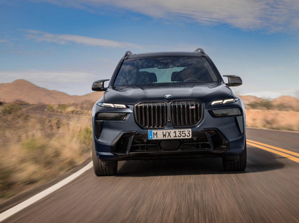 P90529136_highRes_bmw-x7-m60i-10-2023