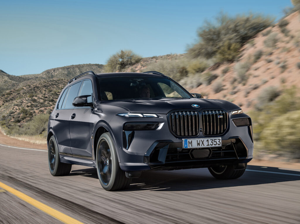 P90529137_highRes_bmw-x7-m60i-10-2023-1