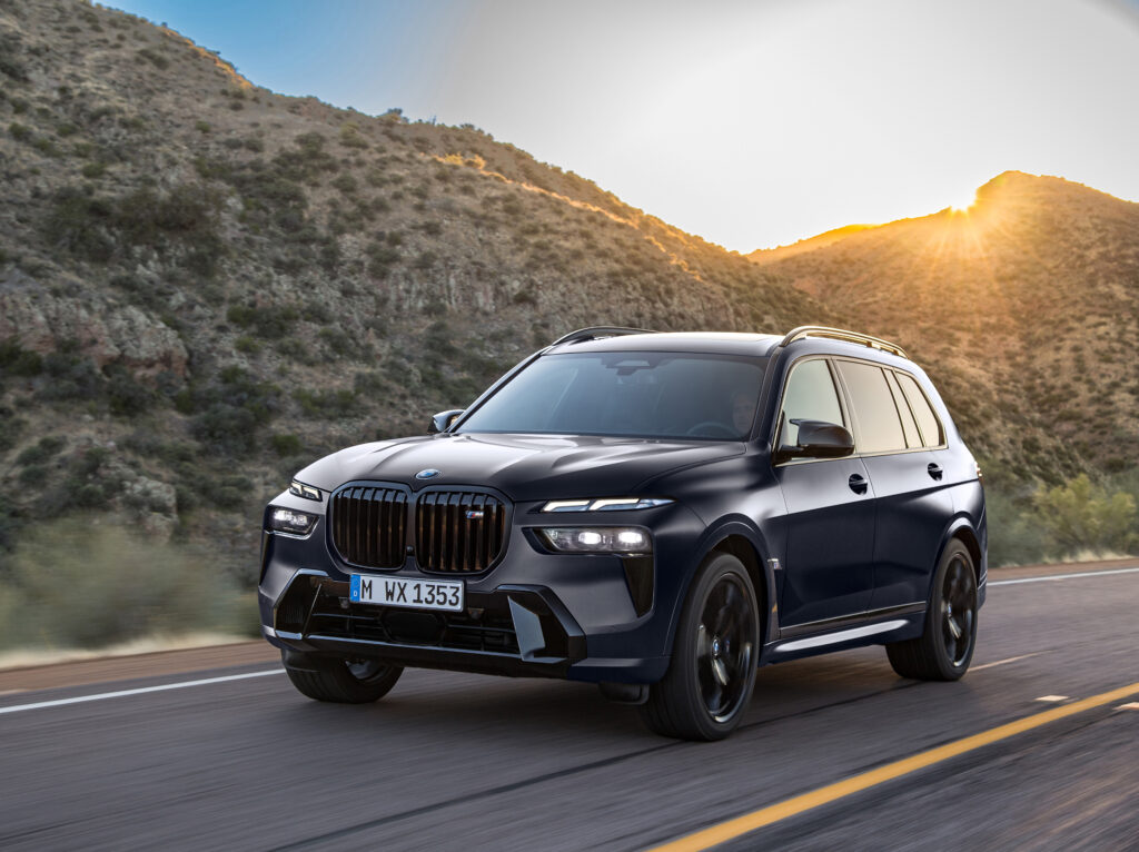 P90529140_highRes_bmw-x7-m60i-10-2023