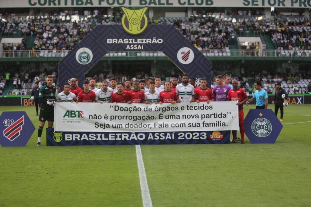 Coritiba domina o Athletico e vence o clássico Athletiba no Couto