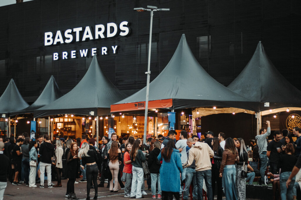 Bar da Fábrica da Bastards Brewery promove última Festa no Canil do ano – Cred William Kruguer