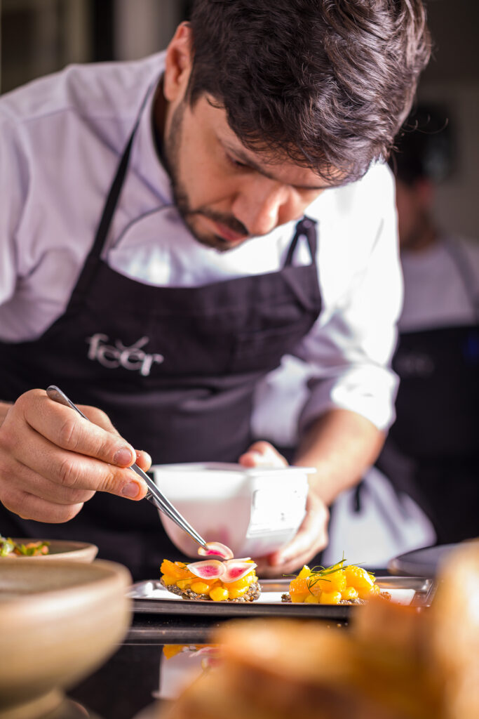 Chef-Lenin-Palhano-e-o-Crocante-de-sementes-com-laranja