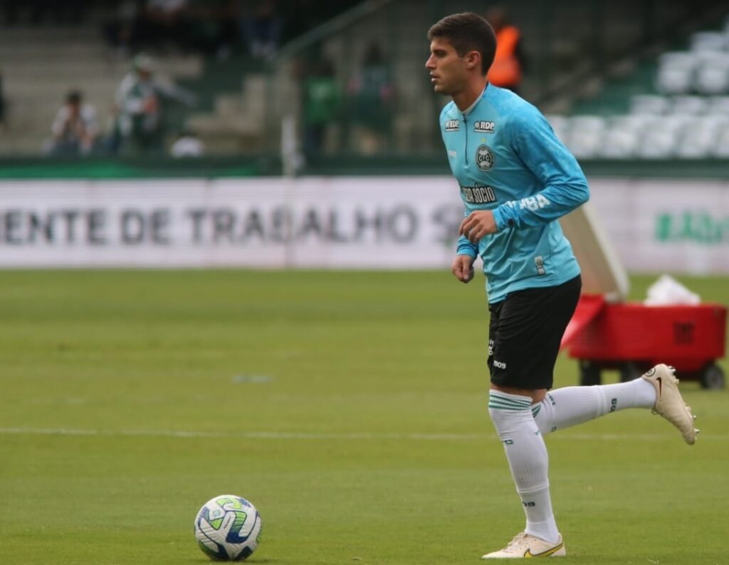 O zagueiro Kuscevic: do Coritiba para o Fortaleza