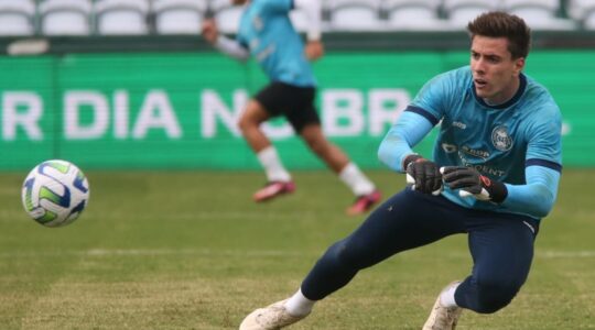 O goleiro LuanPolli, do Coritiba
