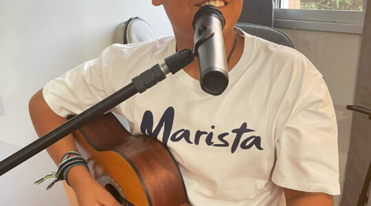 cantor mirim no festival internacional de musica