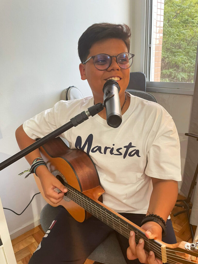 cantor mirim no festival internacional de musica