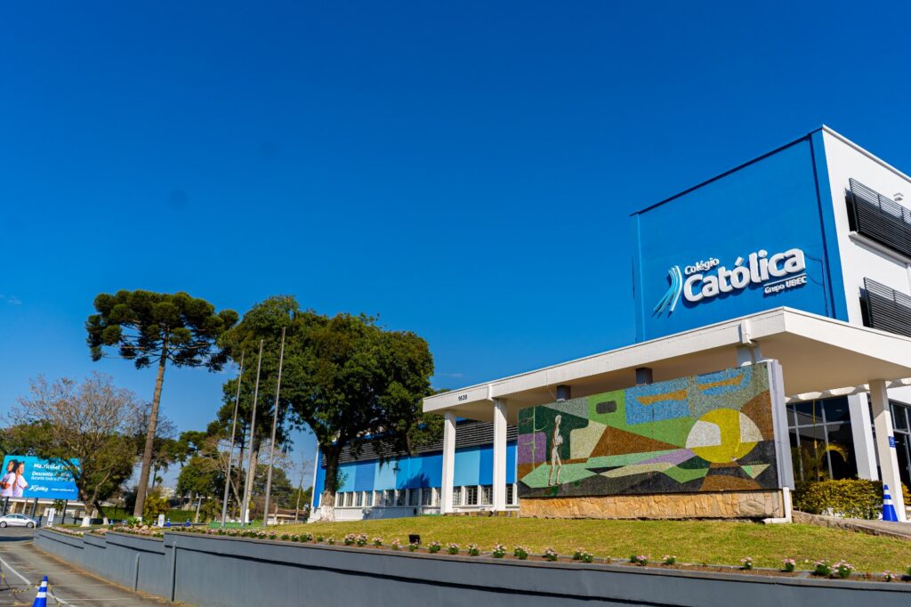 colegio catolica bolsa social