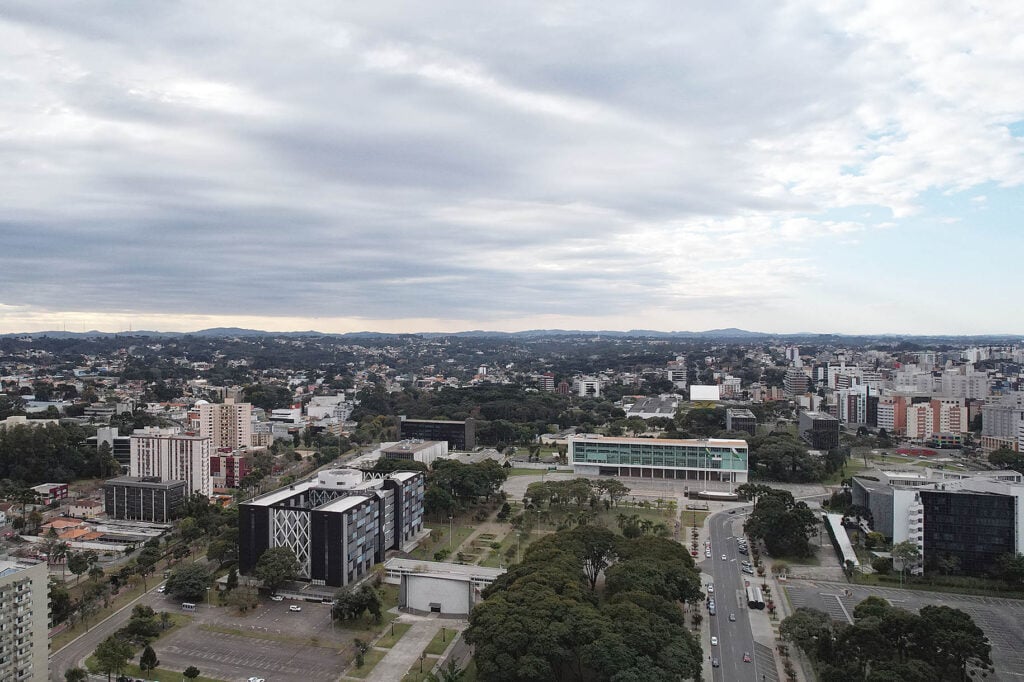 TEMPO FECHADO EM CURITIBA NUBLADO