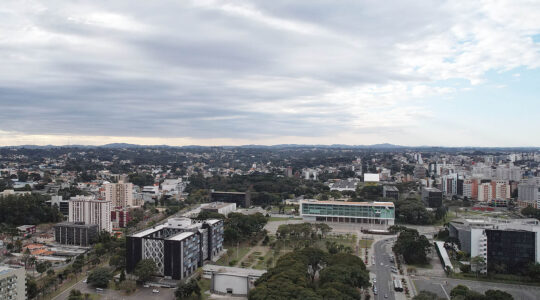 TEMPO FECHADO EM CURITIBA NUBLADO