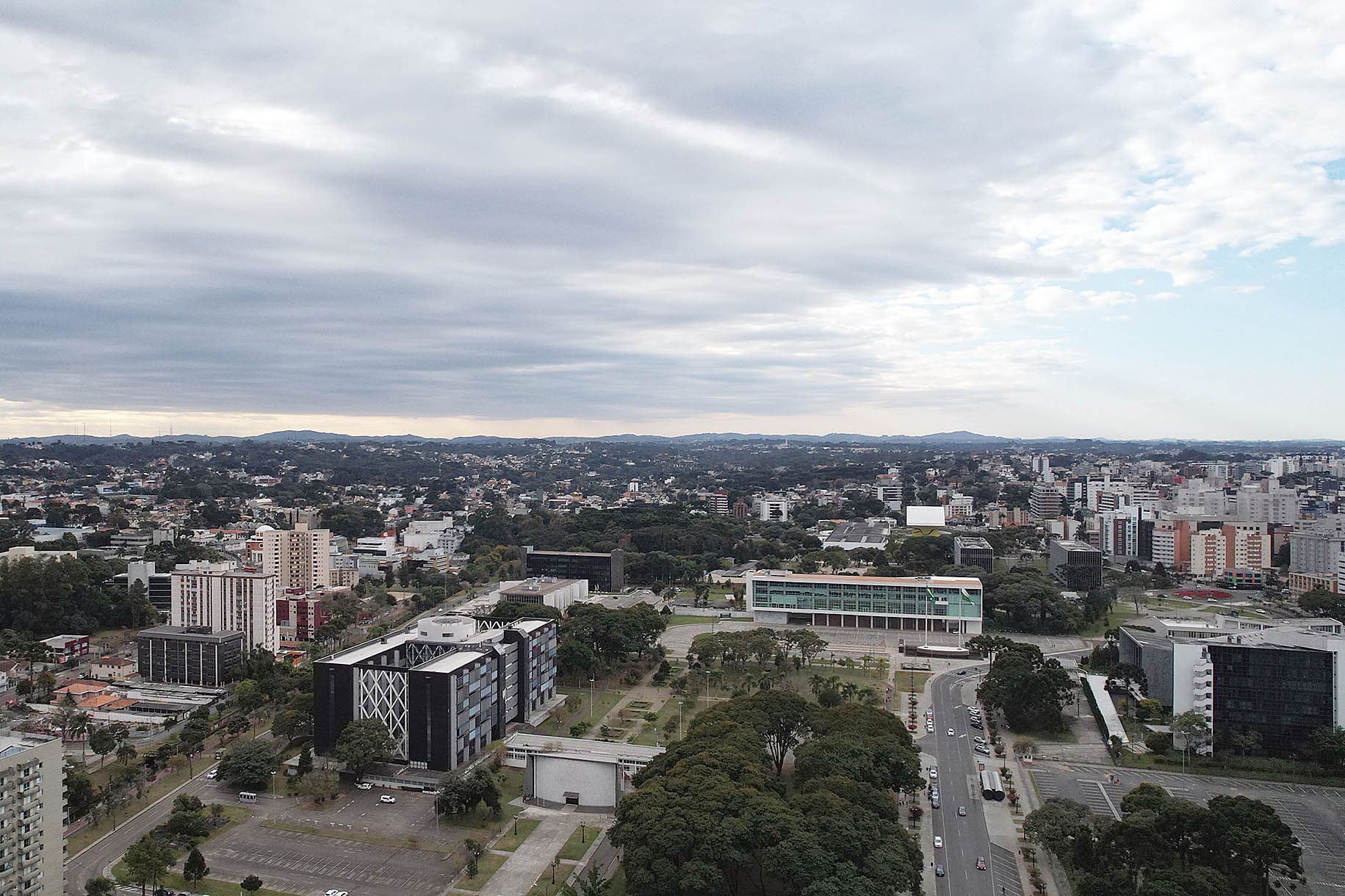 TEMPO FECHADO EM CURITIBA NUBLADO