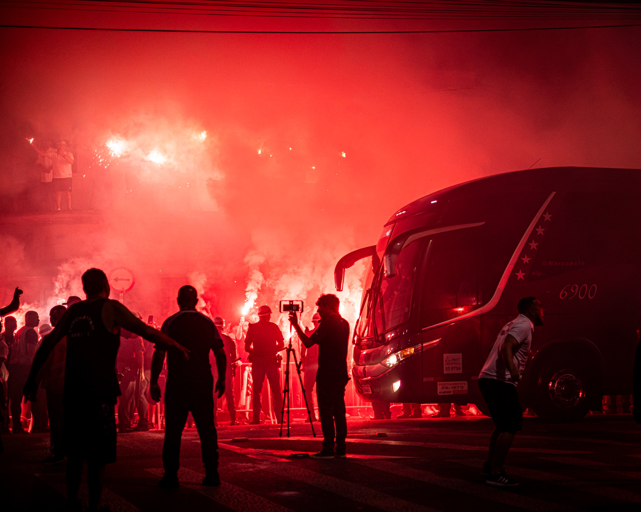 Carro de jogador e de delegado da partida são queimados após rebaixamento  do Santos