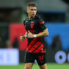 O atacante Arriagada pelo Athletico