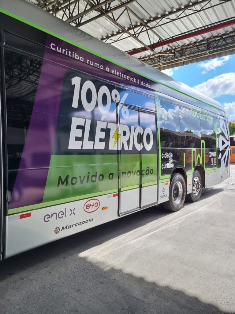 Como funcionam os ônibus elétricos que devem rodar em Curitiba em 2024?