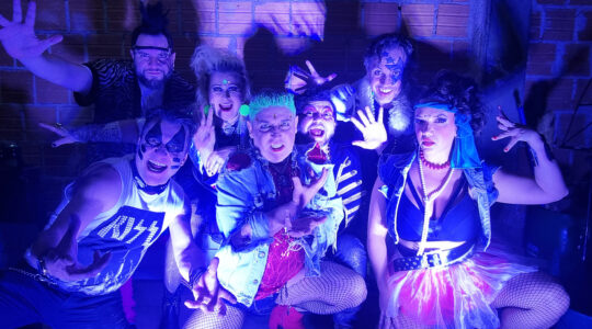 Banda Denorex 80 reúne grandes nomes da classe artística paranaense com repertório irreverente dos anos 80 (Créd. Maximilian Santos)