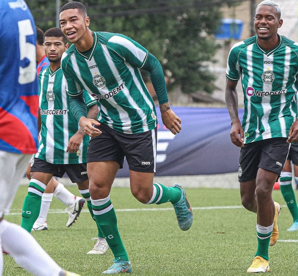 O centroavante Éberth, do Coritiba