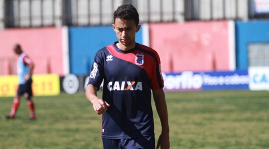 Tiago Alves em treino do Paraná Clube