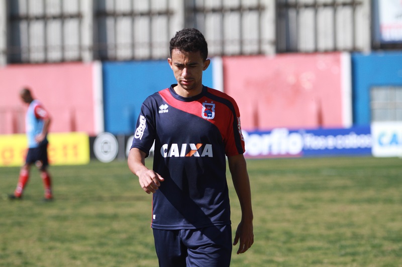Tiago Alves em treino do Paraná Clube