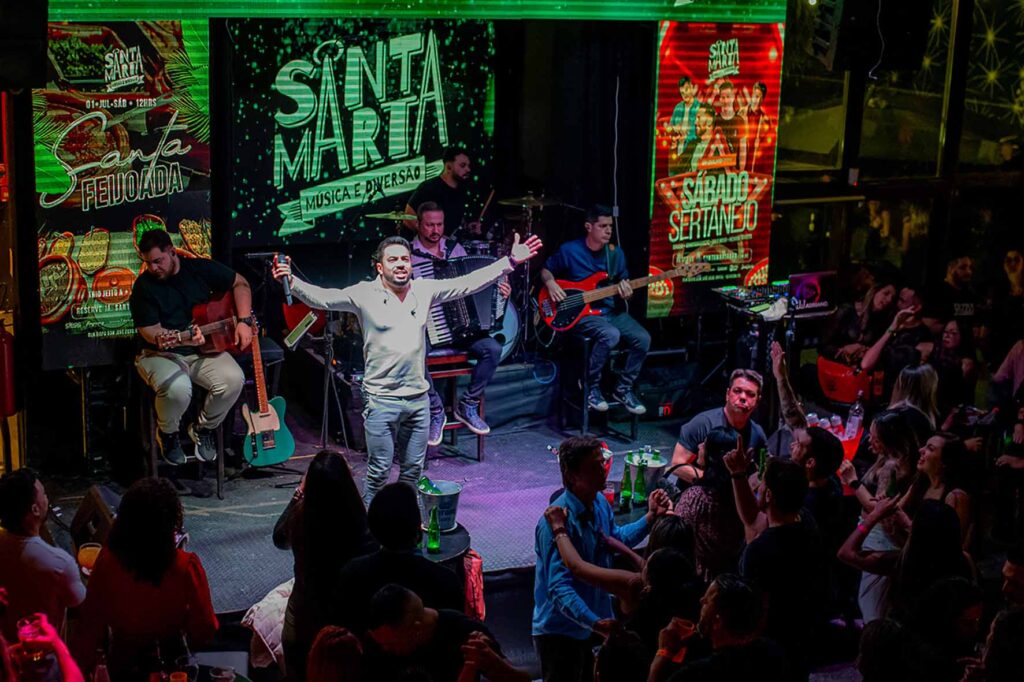 Musica ao vivo no Santa Marta Bar – foto Aline Feliz