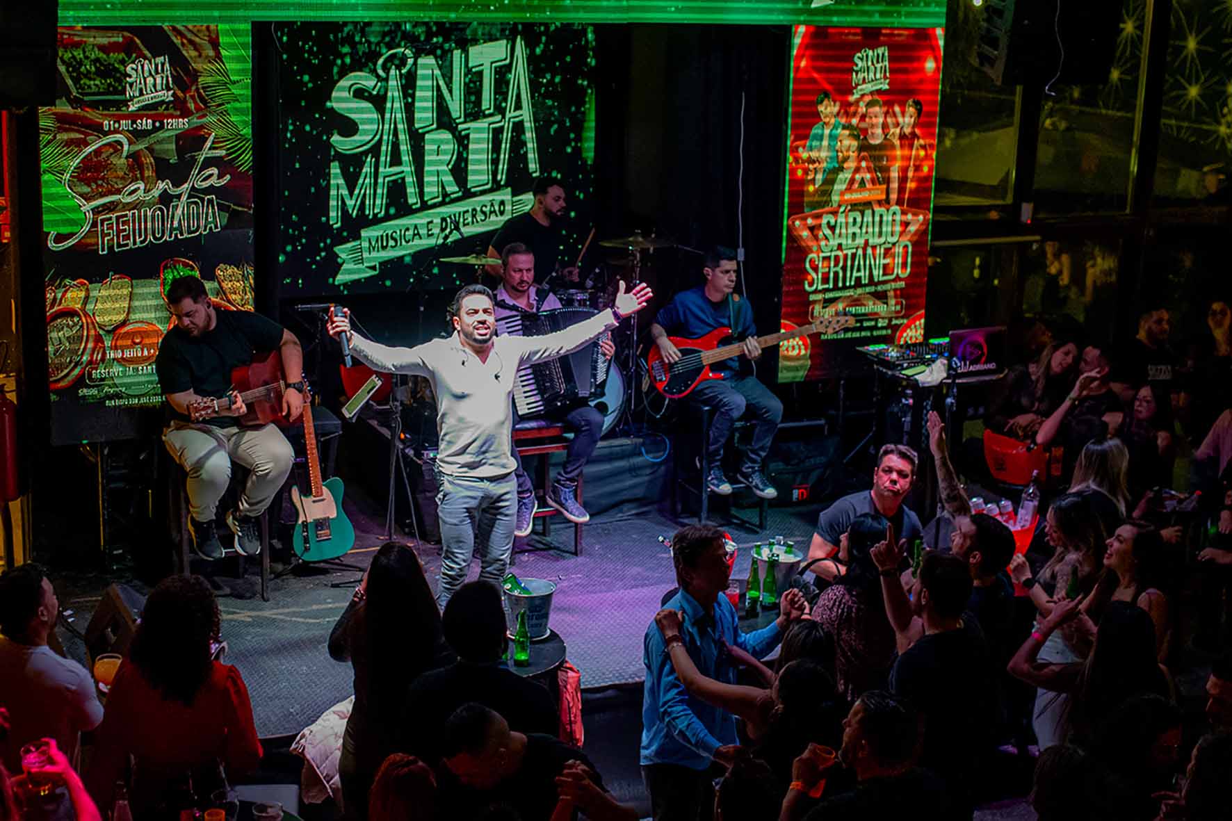 Musica ao vivo no Santa Marta Bar – foto Aline Feliz