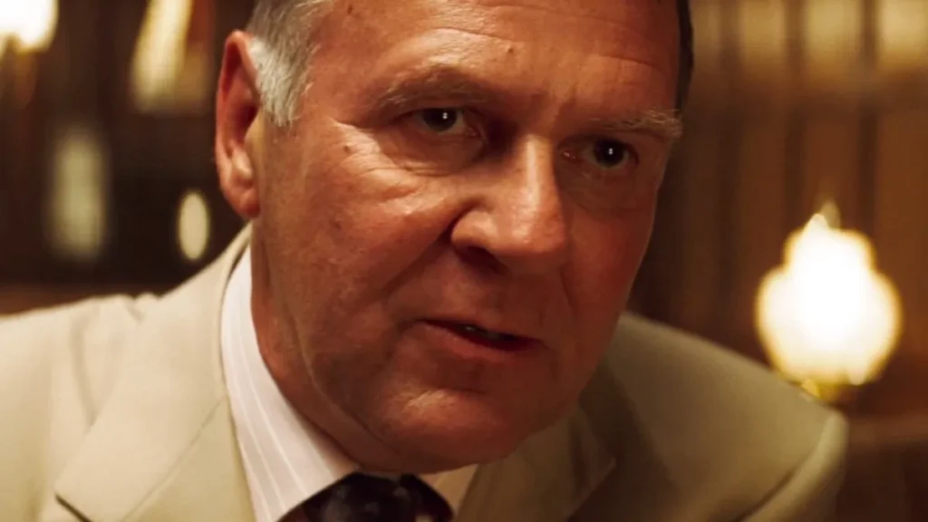 Tom-Wilkinson-in-Batman-Begins-as-Falcone